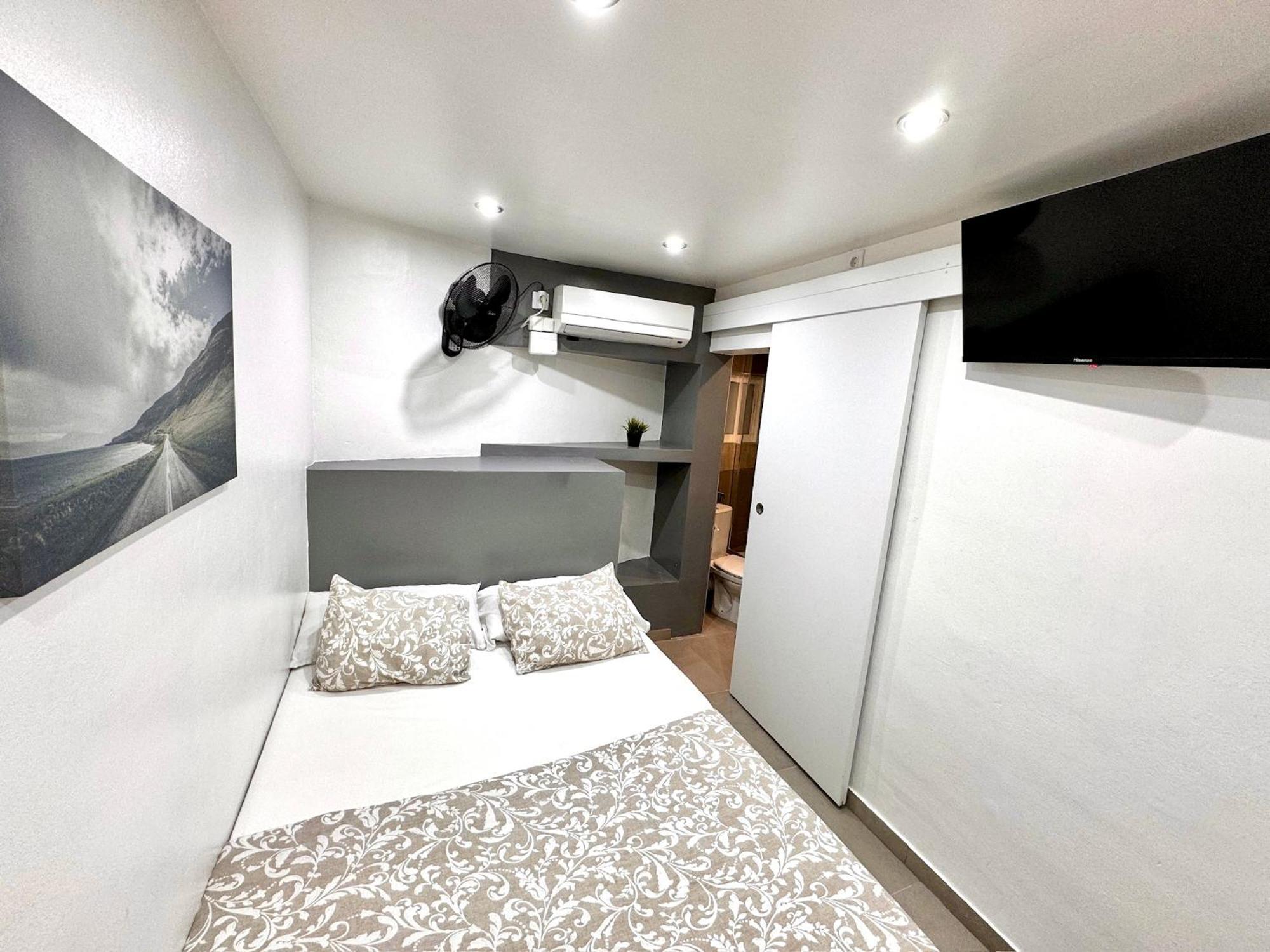 Suites Nuevas Con Bano Privado Frente Al Metro St Mwc Barcelona-Fira Оспиталет-де-Льобрегат Экстерьер фото