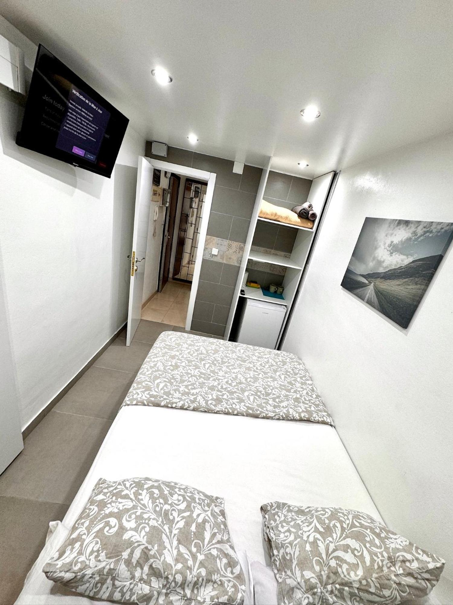 Suites Nuevas Con Bano Privado Frente Al Metro St Mwc Barcelona-Fira Оспиталет-де-Льобрегат Экстерьер фото