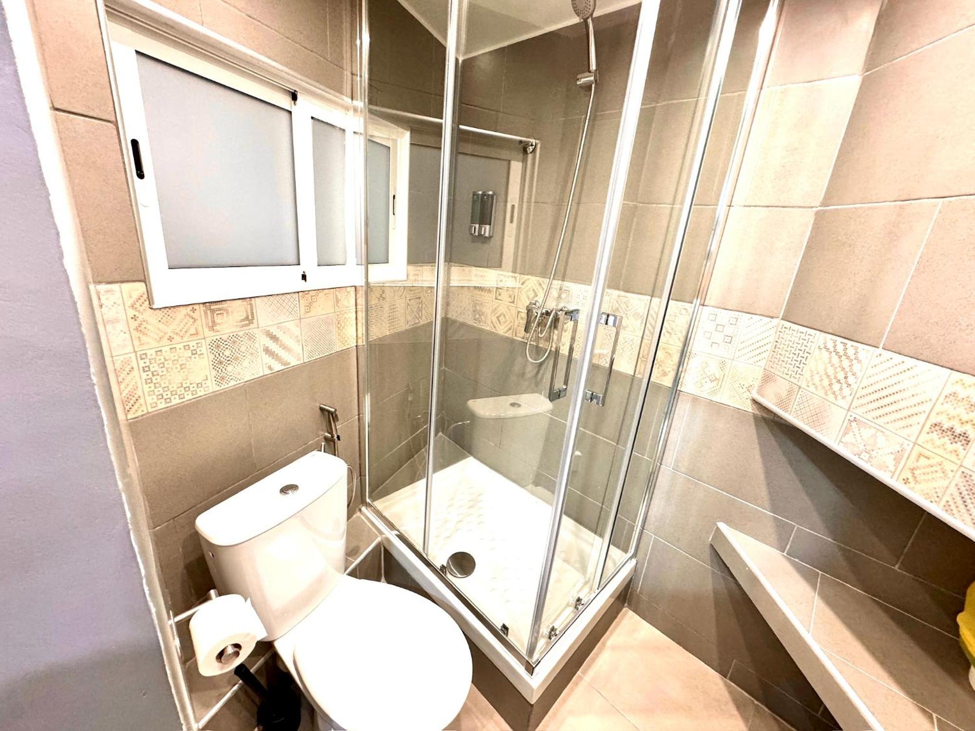 Suites Nuevas Con Bano Privado Frente Al Metro St Mwc Barcelona-Fira Оспиталет-де-Льобрегат Экстерьер фото