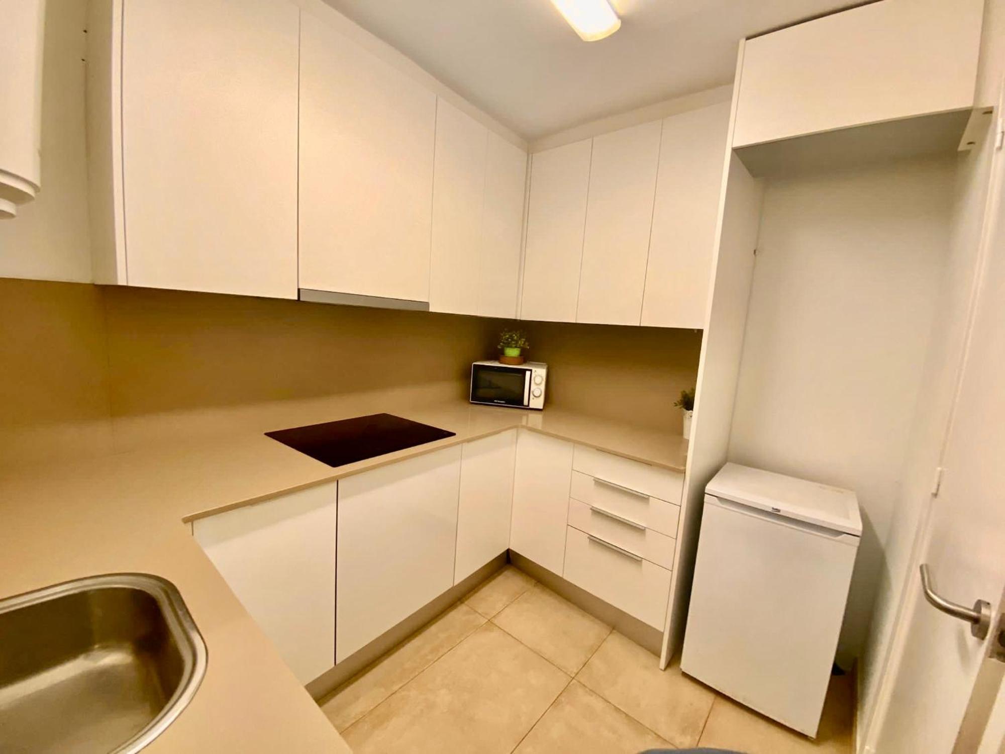 Suites Nuevas Con Bano Privado Frente Al Metro St Mwc Barcelona-Fira Оспиталет-де-Льобрегат Экстерьер фото