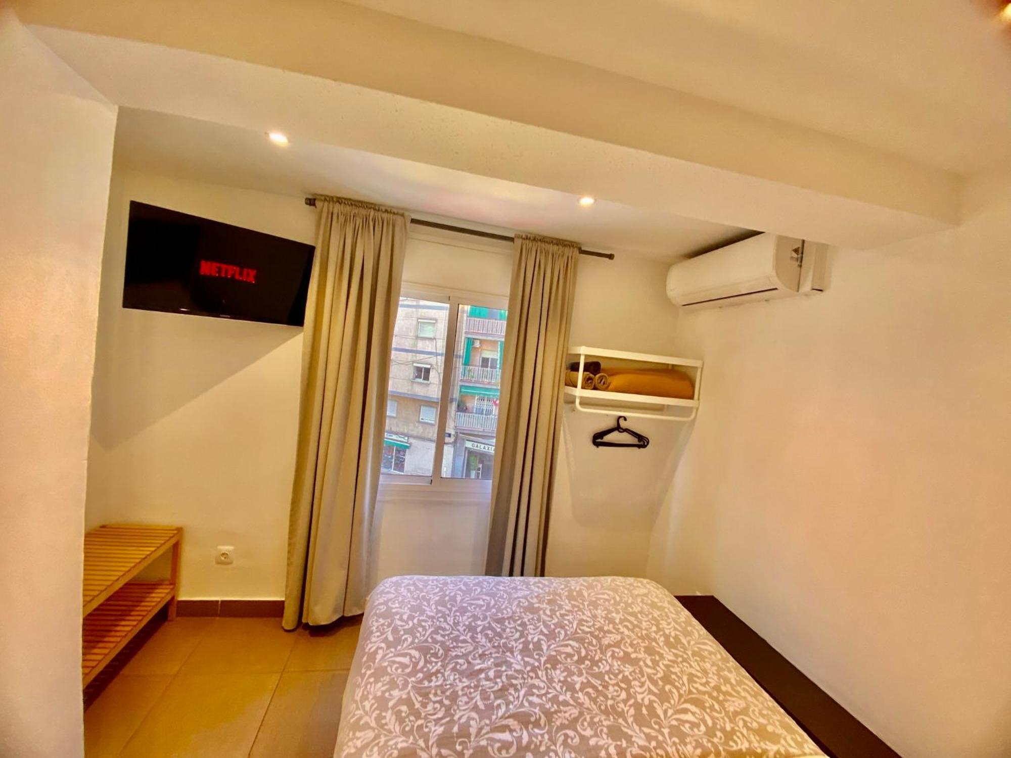 Suites Nuevas Con Bano Privado Frente Al Metro St Mwc Barcelona-Fira Оспиталет-де-Льобрегат Экстерьер фото