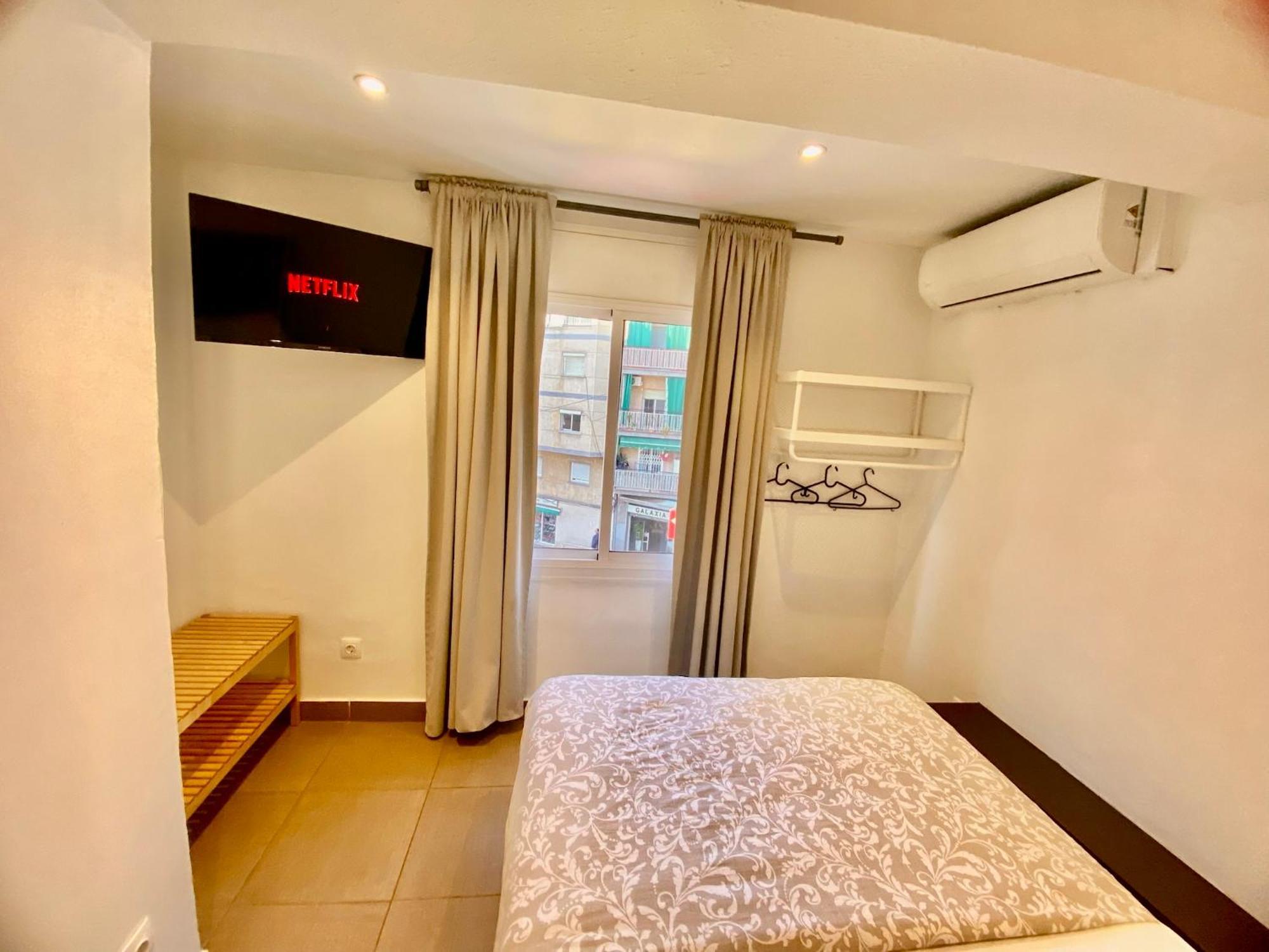 Suites Nuevas Con Bano Privado Frente Al Metro St Mwc Barcelona-Fira Оспиталет-де-Льобрегат Экстерьер фото