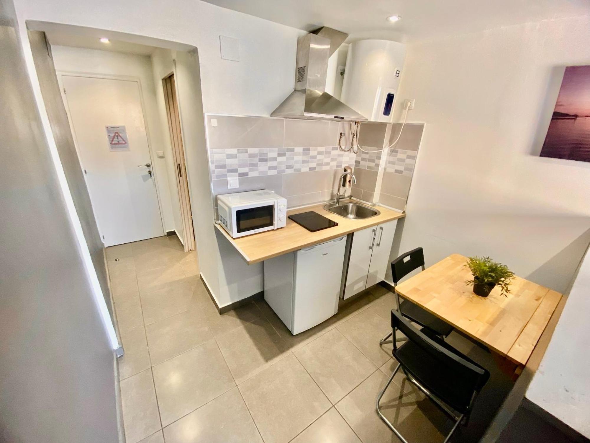 Suites Nuevas Con Bano Privado Frente Al Metro St Mwc Barcelona-Fira Оспиталет-де-Льобрегат Экстерьер фото