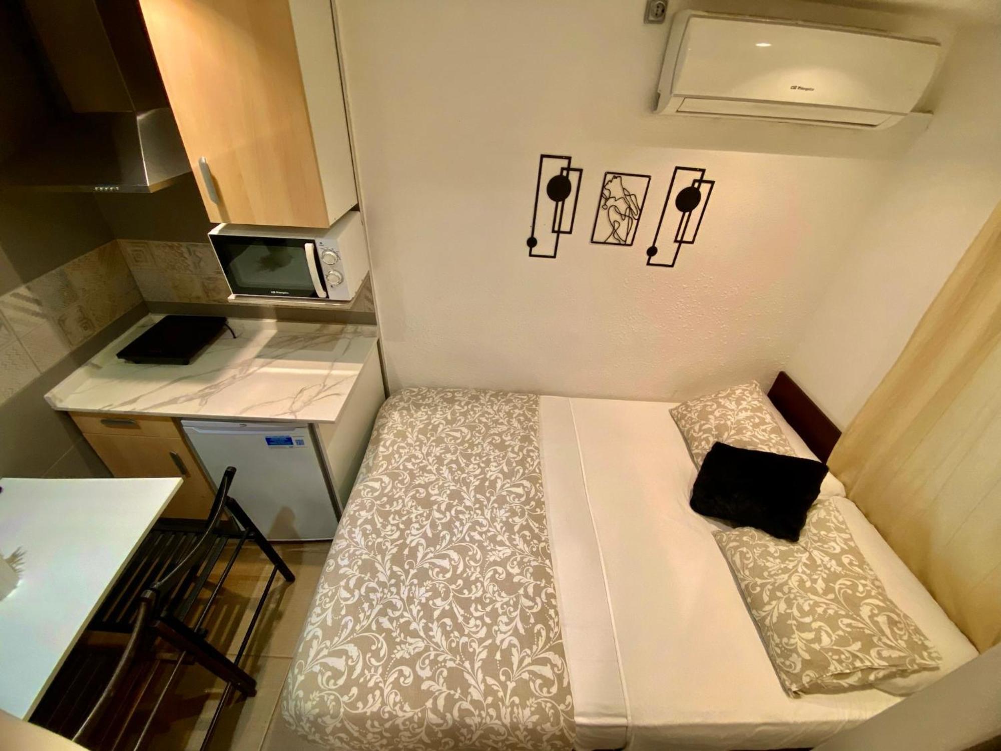 Suites Nuevas Con Bano Privado Frente Al Metro St Mwc Barcelona-Fira Оспиталет-де-Льобрегат Экстерьер фото