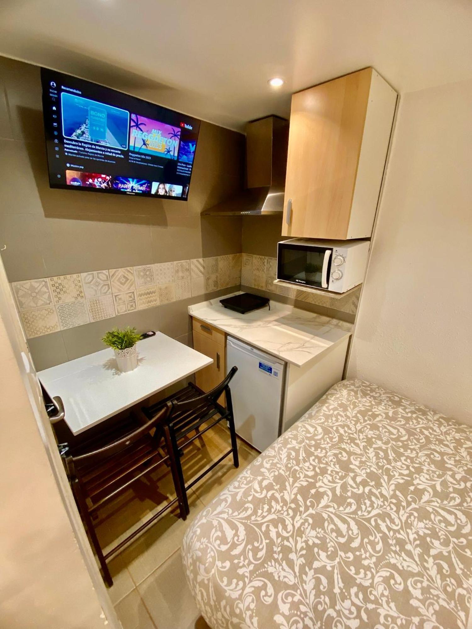 Suites Nuevas Con Bano Privado Frente Al Metro St Mwc Barcelona-Fira Оспиталет-де-Льобрегат Экстерьер фото