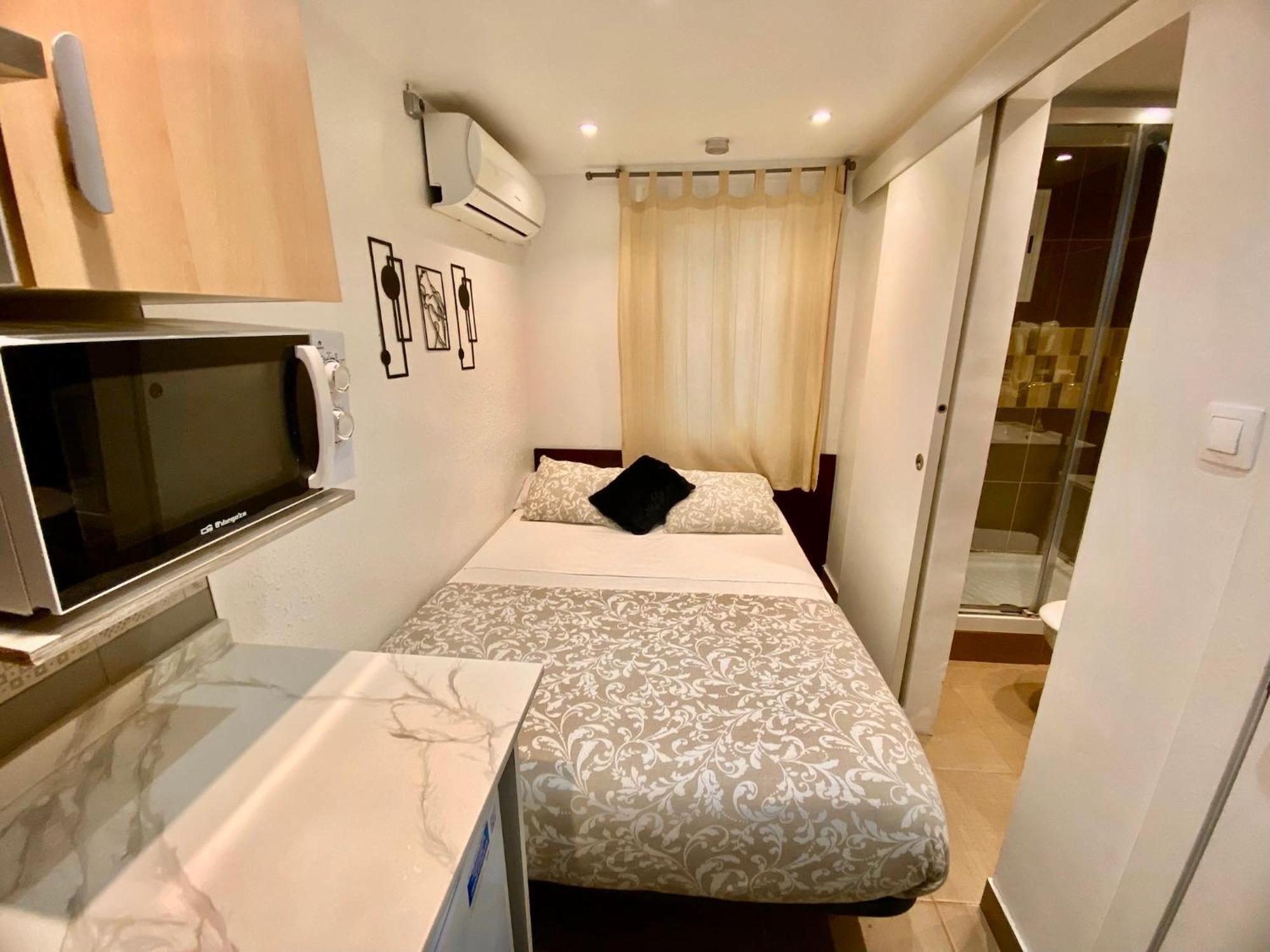 Suites Nuevas Con Bano Privado Frente Al Metro St Mwc Barcelona-Fira Оспиталет-де-Льобрегат Экстерьер фото