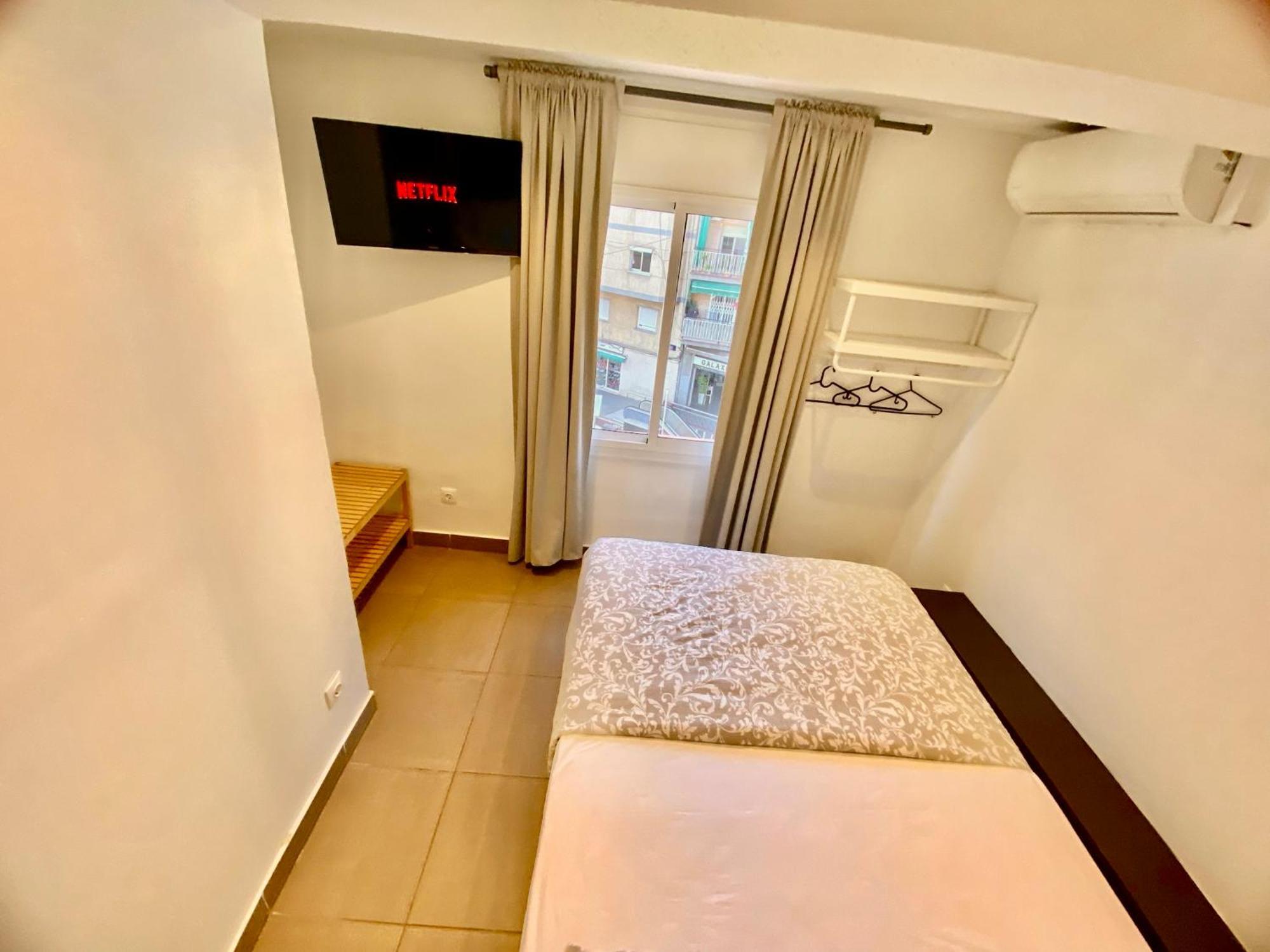 Suites Nuevas Con Bano Privado Frente Al Metro St Mwc Barcelona-Fira Оспиталет-де-Льобрегат Экстерьер фото
