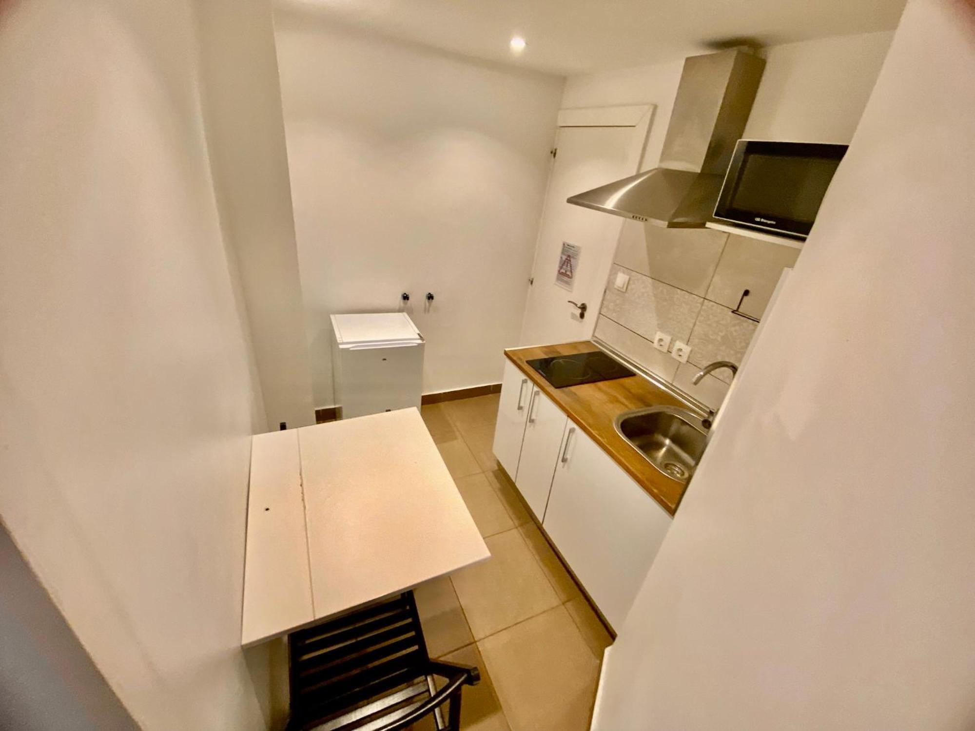 Suites Nuevas Con Bano Privado Frente Al Metro St Mwc Barcelona-Fira Оспиталет-де-Льобрегат Экстерьер фото