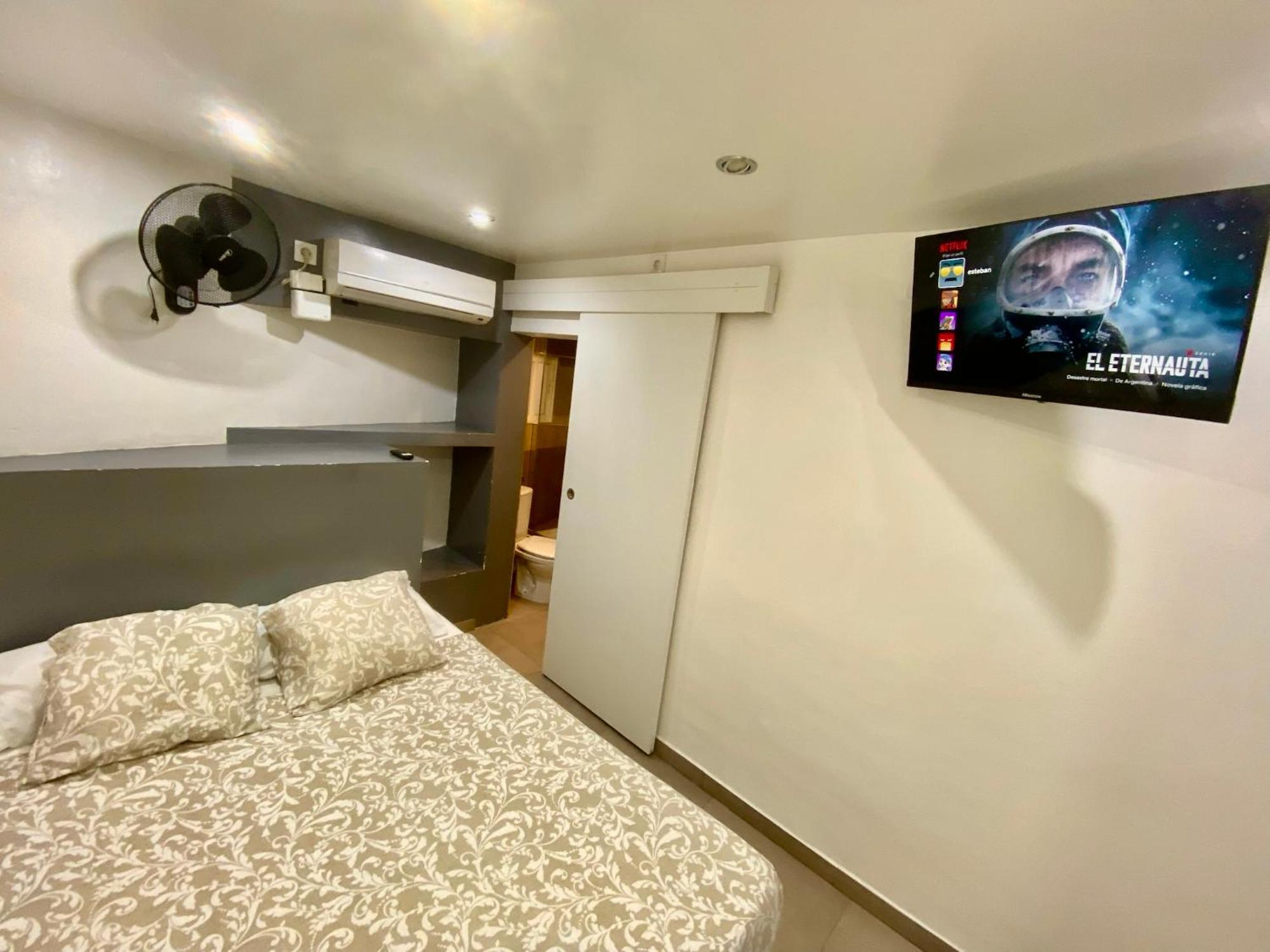 Suites Nuevas Con Bano Privado Frente Al Metro St Mwc Barcelona-Fira Оспиталет-де-Льобрегат Экстерьер фото