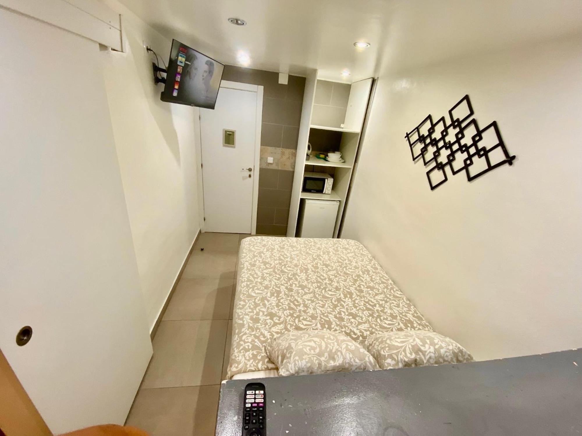 Suites Nuevas Con Bano Privado Frente Al Metro St Mwc Barcelona-Fira Оспиталет-де-Льобрегат Экстерьер фото