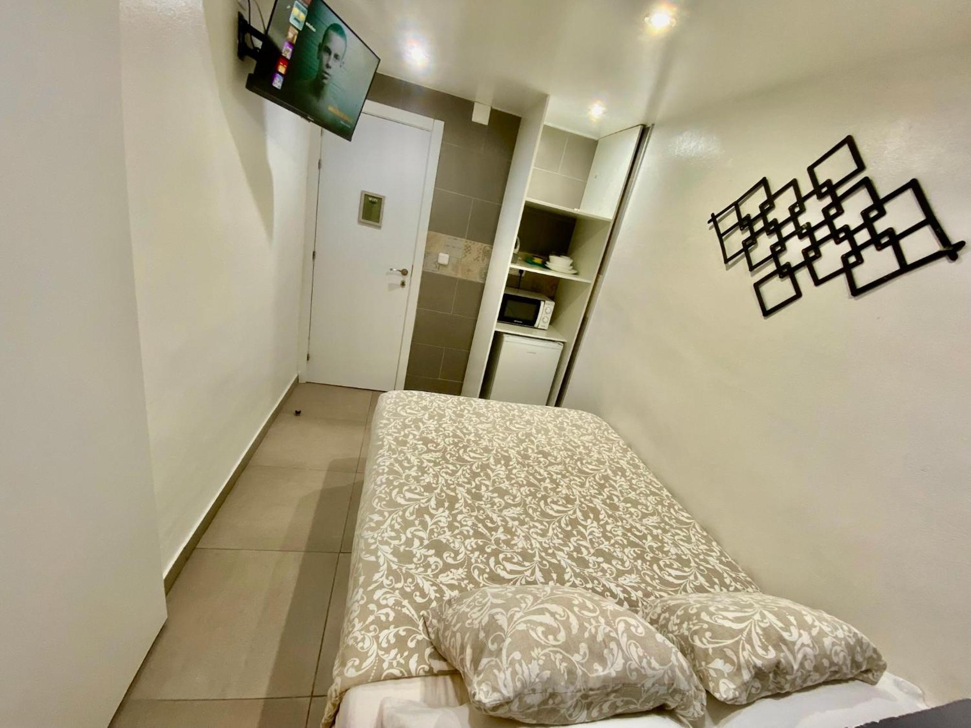 Suites Nuevas Con Bano Privado Frente Al Metro St Mwc Barcelona-Fira Оспиталет-де-Льобрегат Экстерьер фото